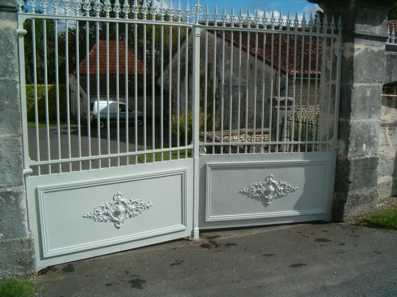 Portail thermolaqué... longévité assurée.