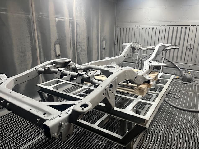 Pièce métallique après sablage dans l'atelier STM 17